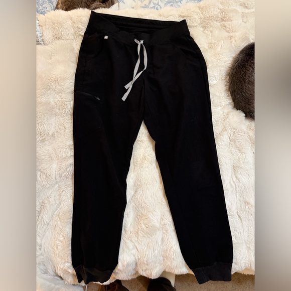 Figs Women’s Zamora Scrub Pants in Black - Picture 1 of 4